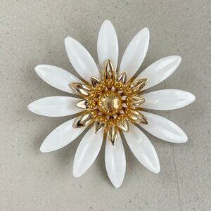 Vintage daisy Brooch 1980s Large Pin White Gold Flower Sarah Coventry Enamel
